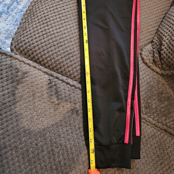 Adidas Boys Black & Red 10/12 Joggers - Picture 5 of 6